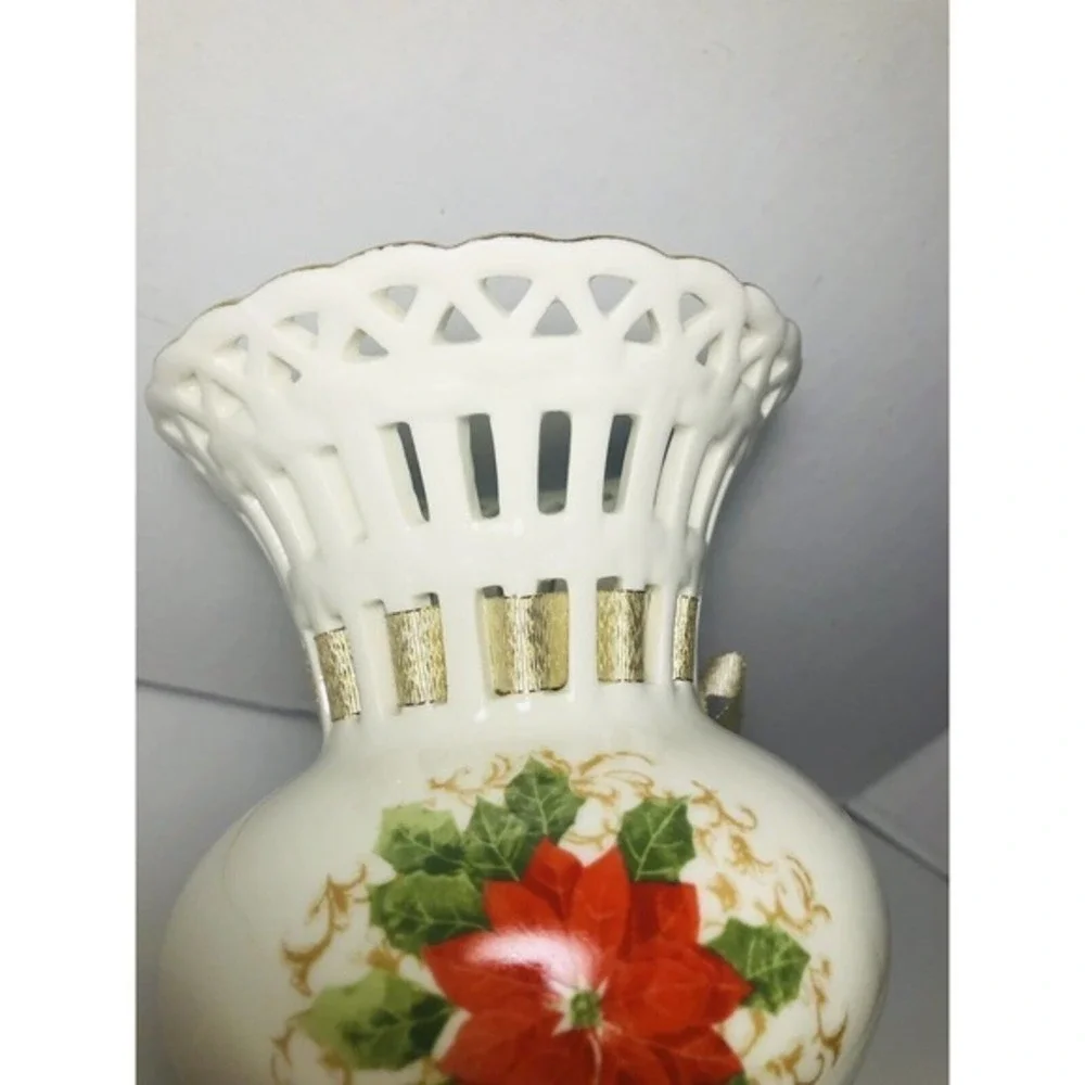 Porcelain Essex MFG Inc Ivory Lattice Christmas Vase In Beautiful Condition
